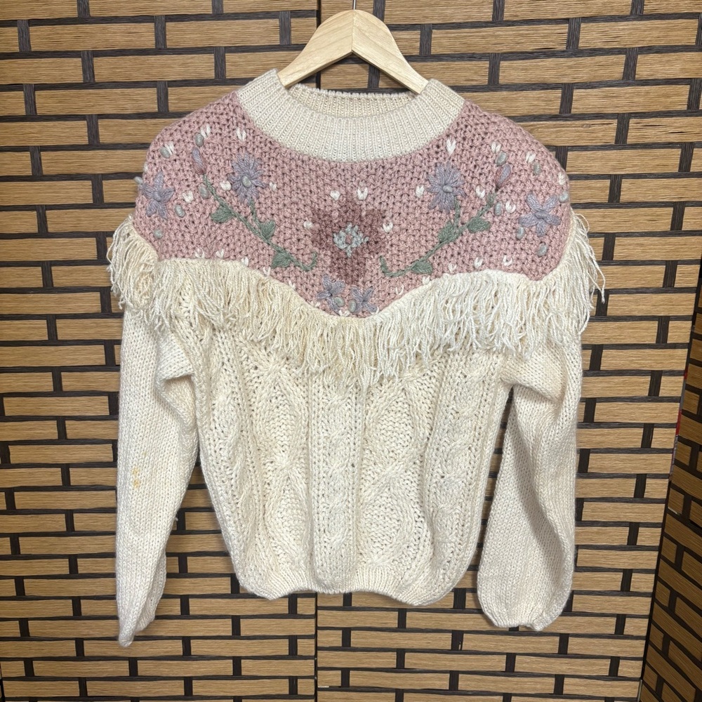 Carolina Colours Ivory Floral Vintage Sweater Size Medium‎